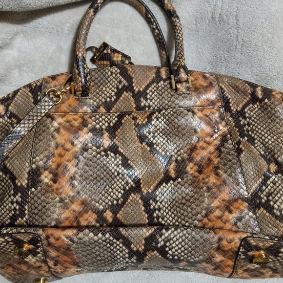 MICHAEL Michael Cantaloupe Cross Body lightly used bag..used twice - Picture 4 of 5